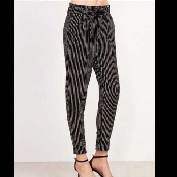 🆕Black pinstripe tie waist ankle pocket pants - Picture 6 of 8